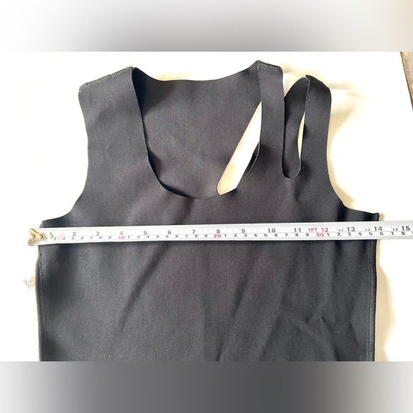 Commando Sleeveless Banded
Cutout Seamless Bodysuit Top Black
Size XS revolve - Picture 6 of 8